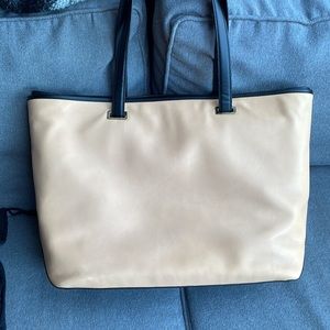 Lo & Sons Seville tote with peach leather shell